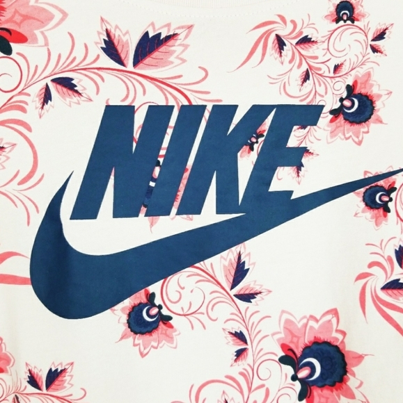 SOLD Nike crop top - Picture 5 of 8